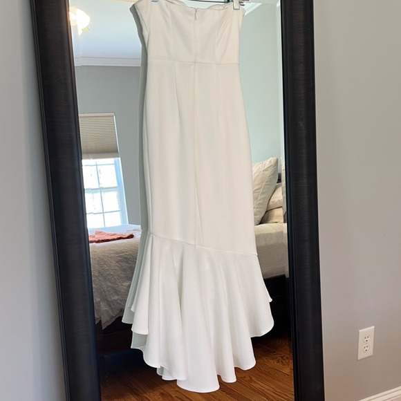 White off the shoulder Saints and Secrets asymmetrical dress. - Picture 4 of 6